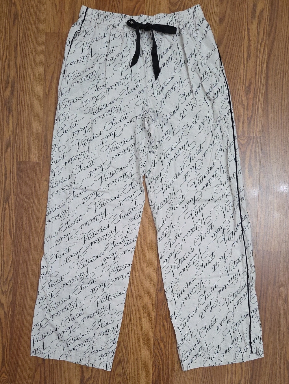 Victoria's Secret Script Print Lounge Black & White Pajama Pants/ Small